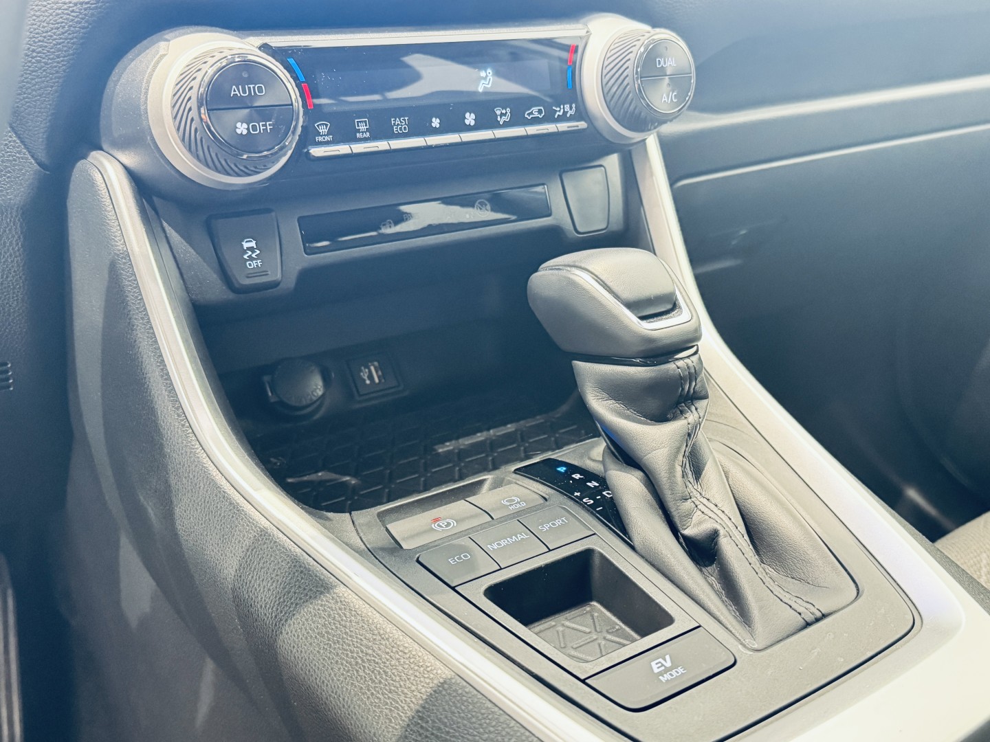 Toyota RAV4 2024 ADVANCE 200H 4X2