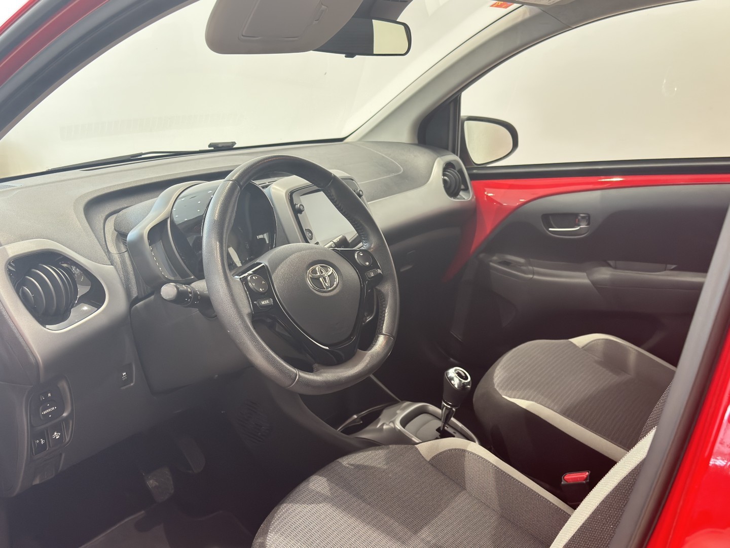 Toyota AYGO 2021 X PLAY 70 AT
