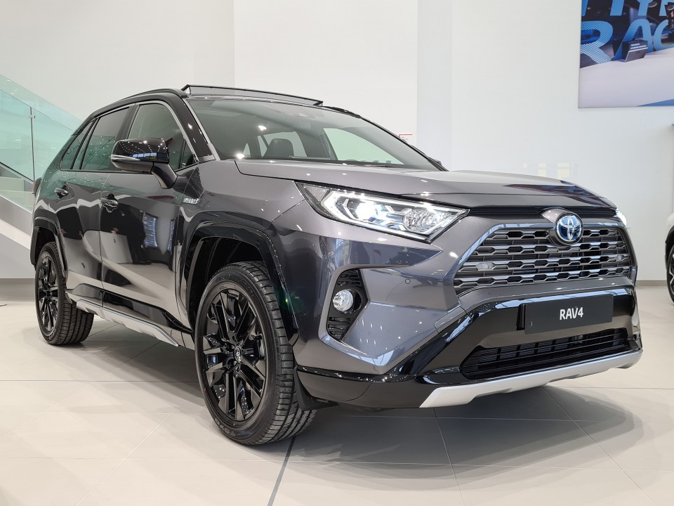 Descubrir 435+ toyota rav4 gris más reciente esthdonghoadian